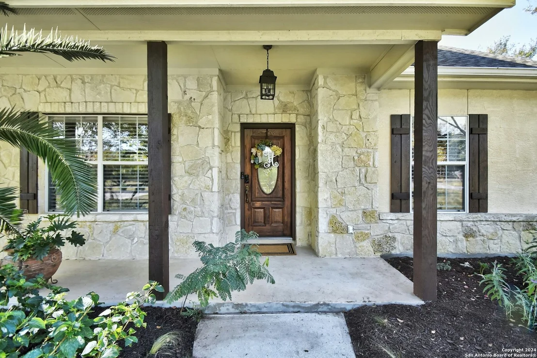 Photo of 25827 White Eagle Dr