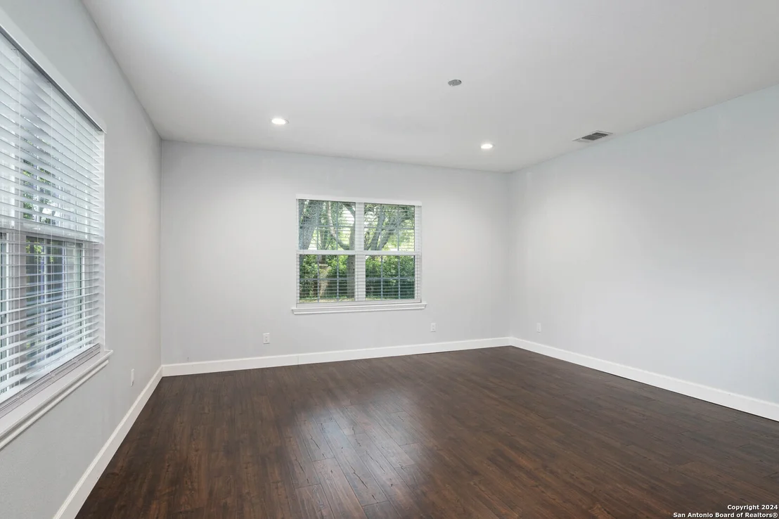 Photo of 210 GLENTOWER DR