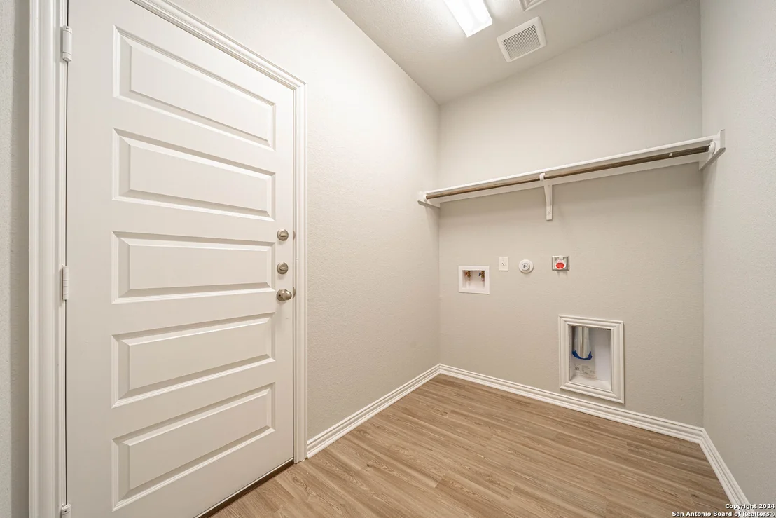 Photo of 5511 Devils Gate