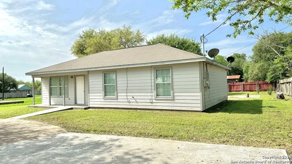 Photo of 807 N AVE D