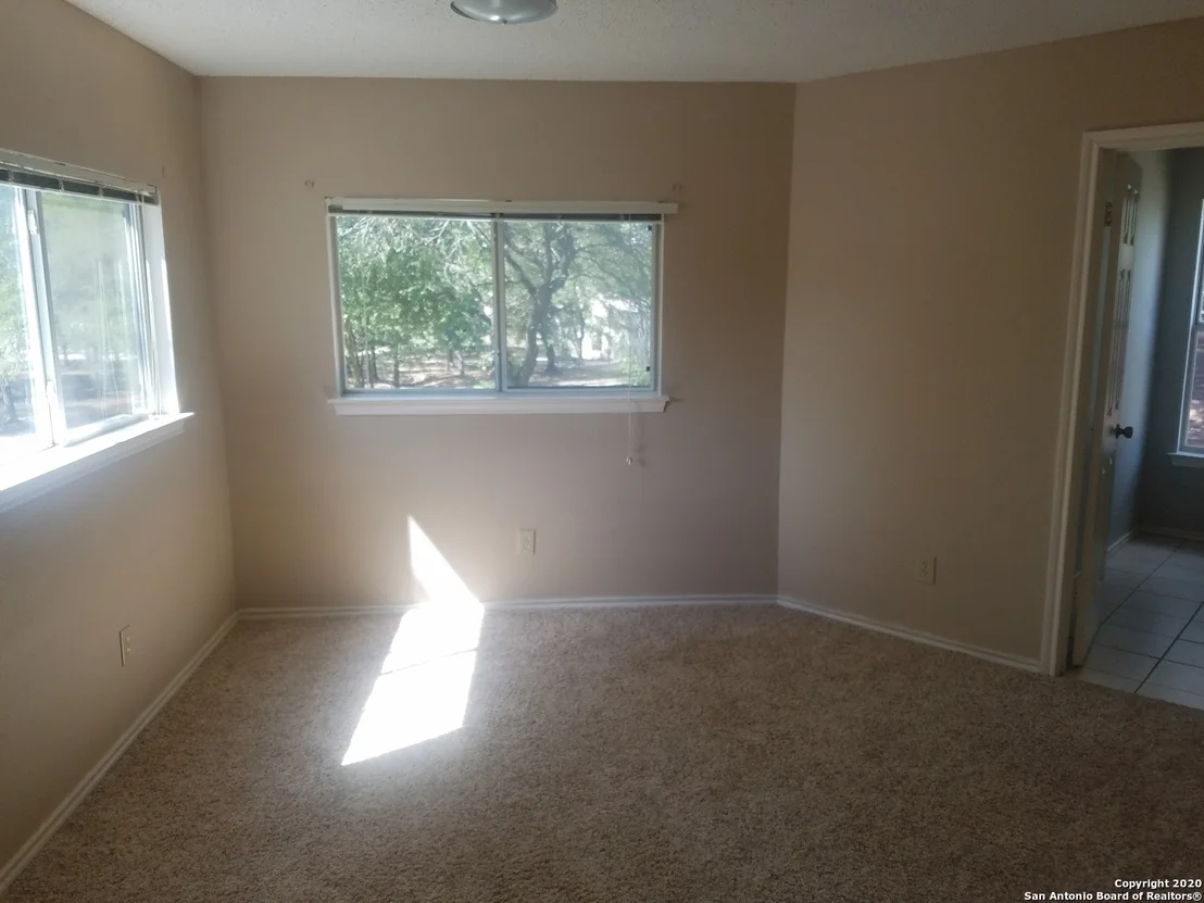 Photo of 261 SAMANTHA DR