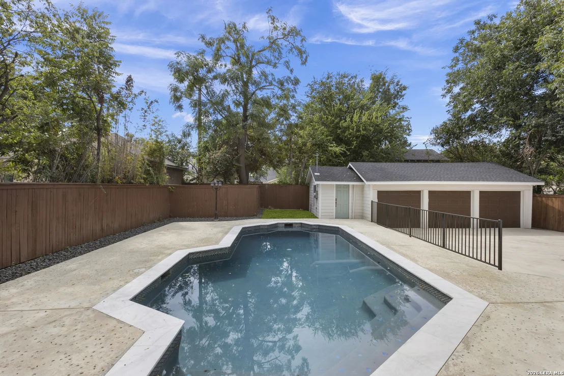 Photo of 114 CLOVERLEAF AVE
