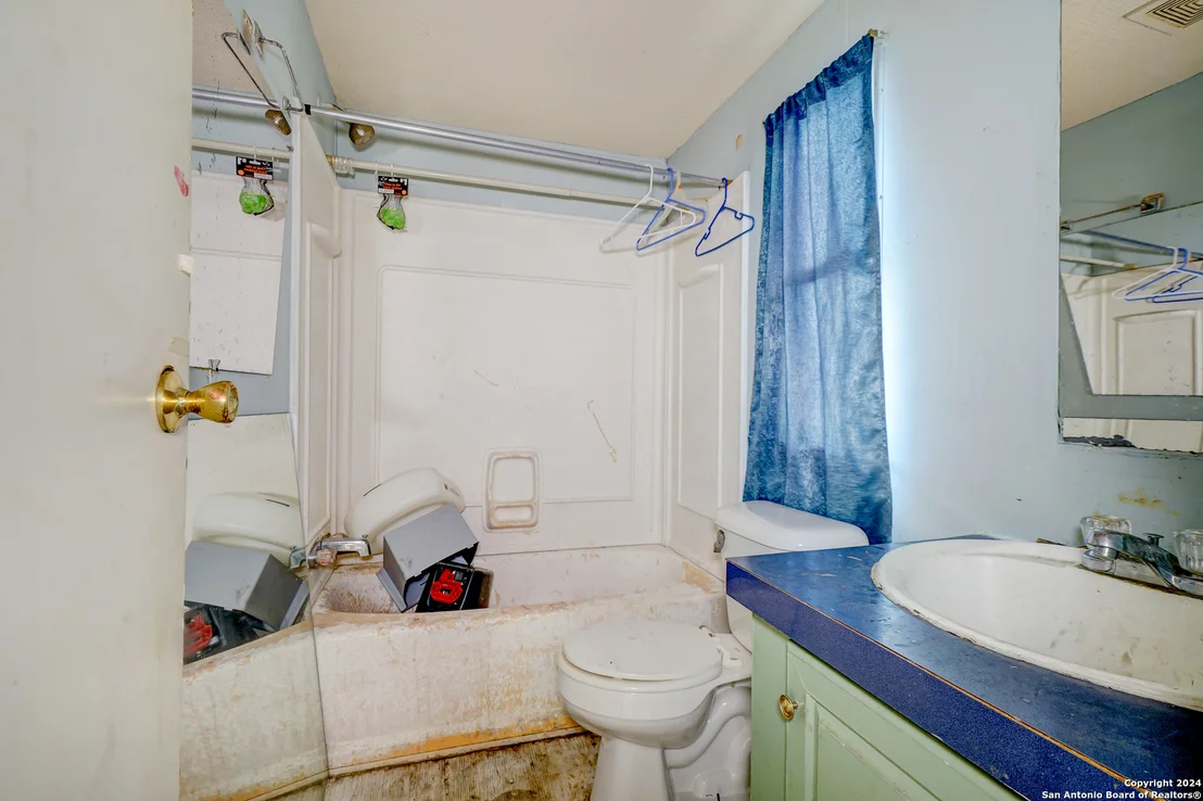 Photo of 1122 Valeria