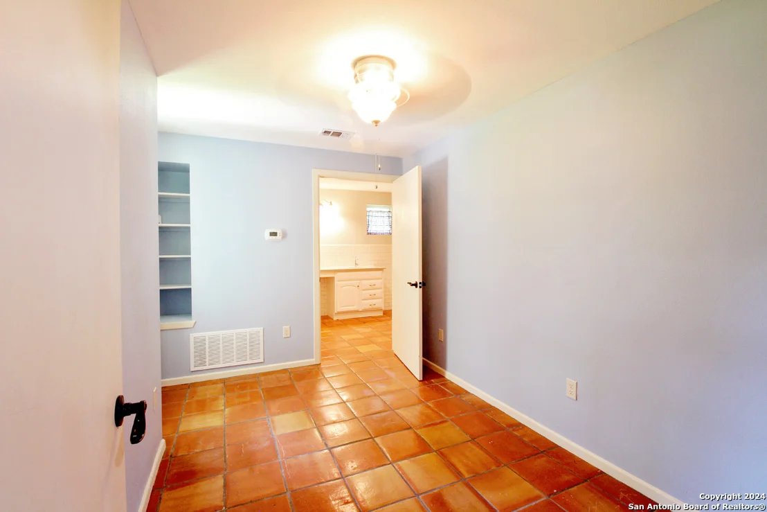 Photo of 718 WINDROCK DR