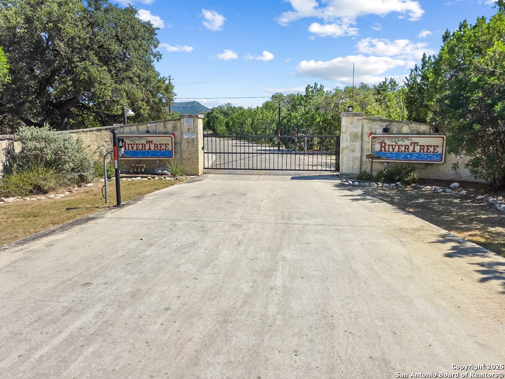 Photo of 867 RIVERTREE RD
