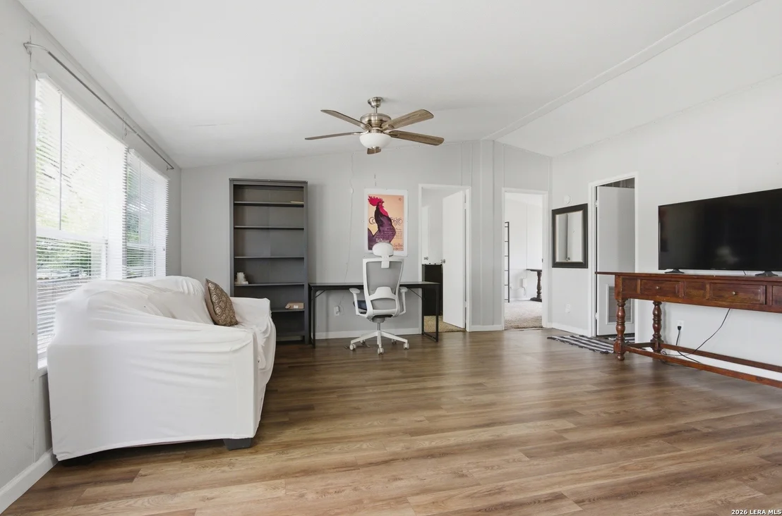 Photo of 1105 WALNUT ST