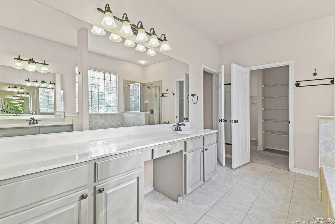 Photo of 1323 Brook Bluff