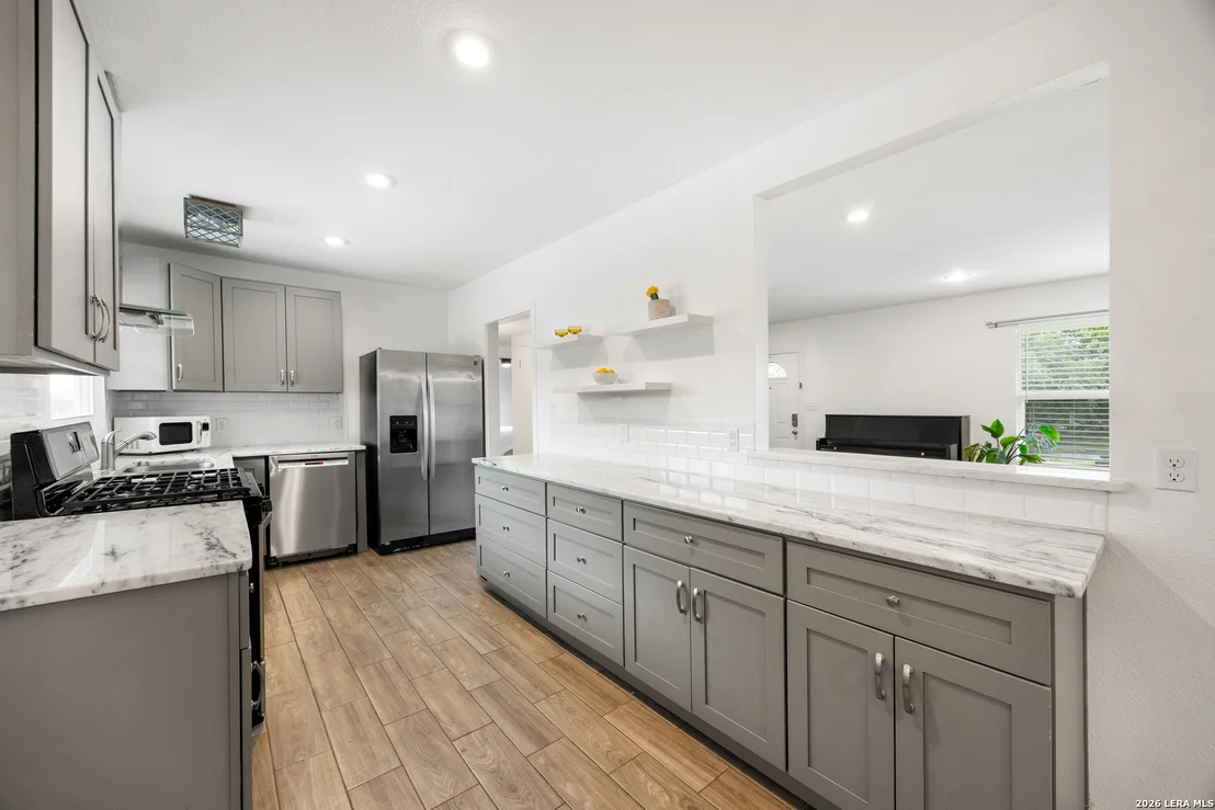 Photo of 359 REXFORD DR