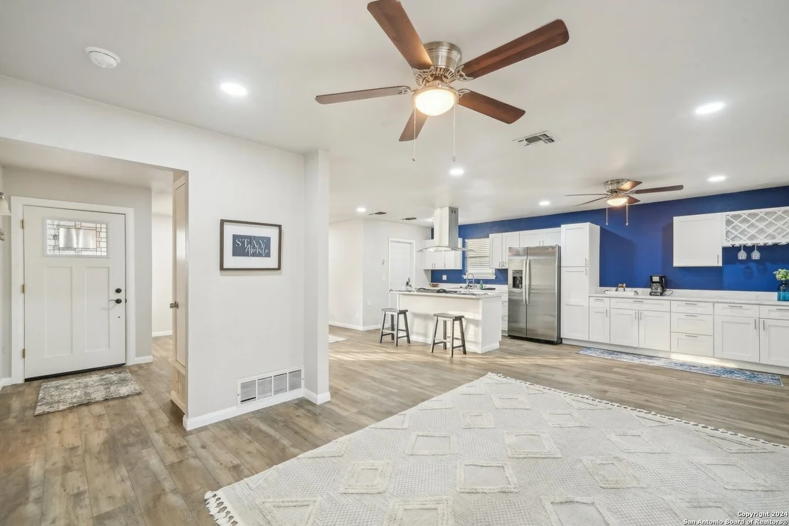 Photo of 717 MAPLE DR