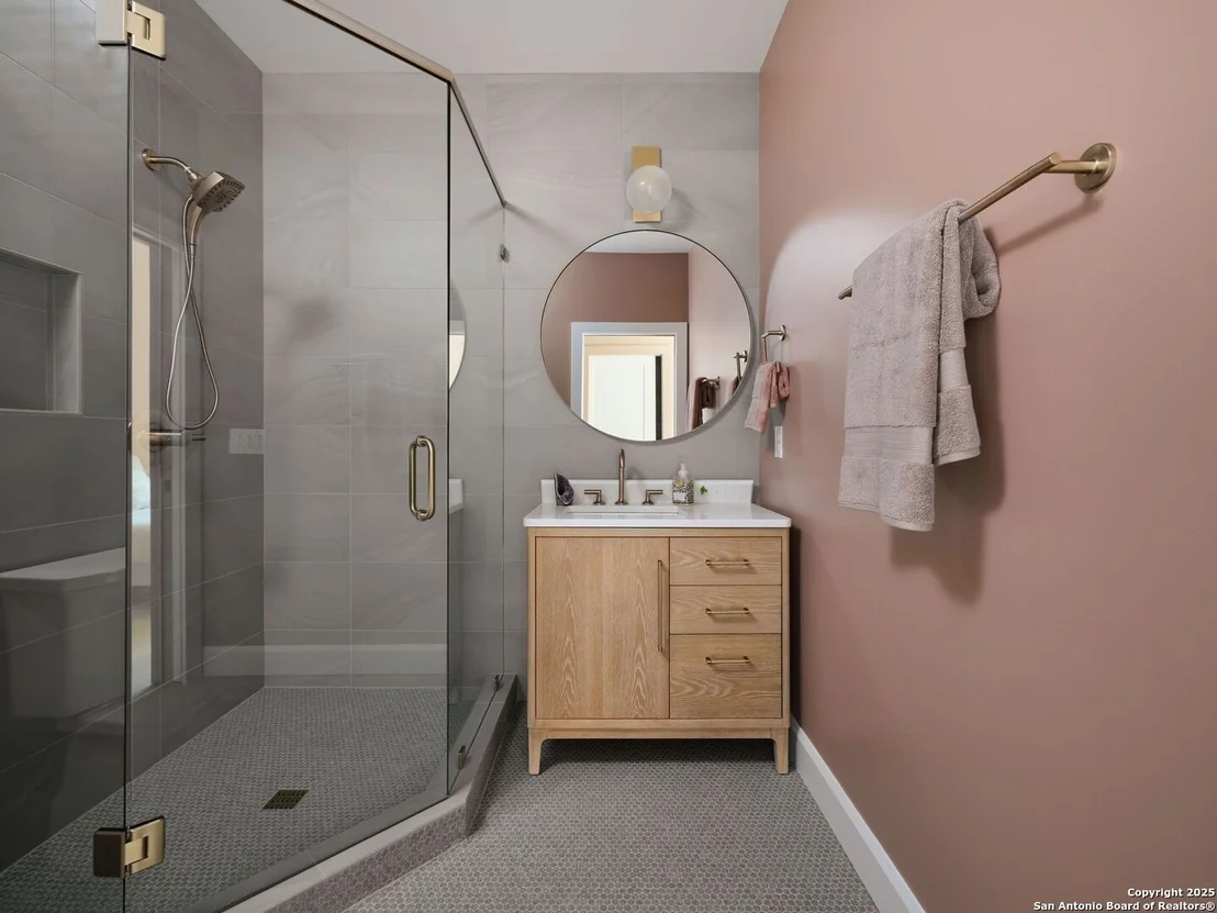 Photo of 353 Lakeview Blvd