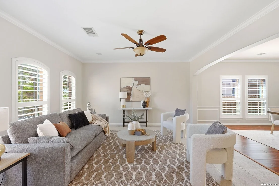 Photo of 831 Queens Oak