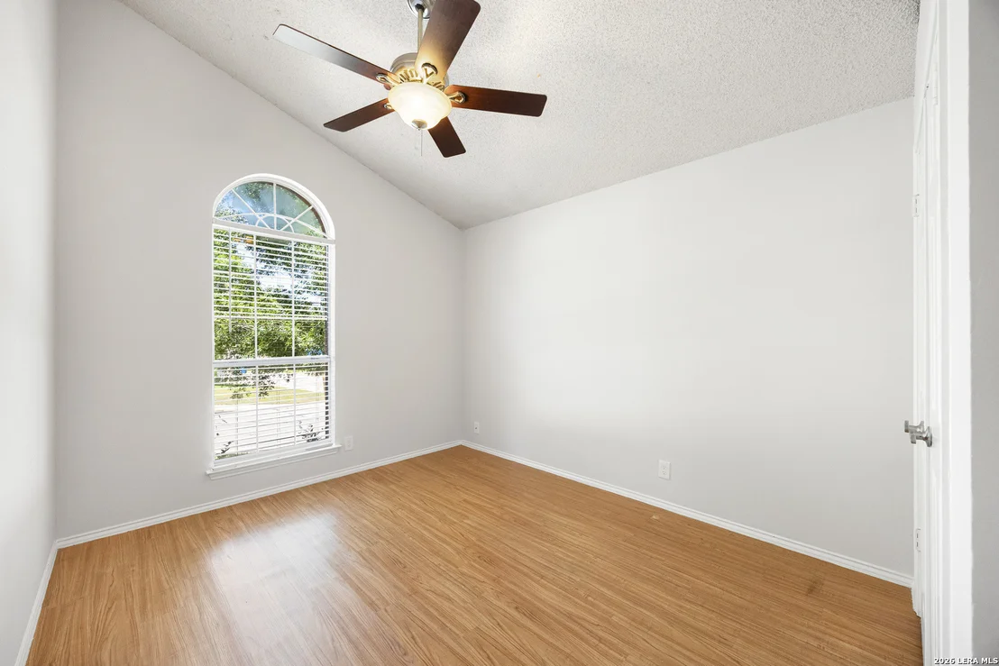 Photo of 25003 SUMMIT HOLW