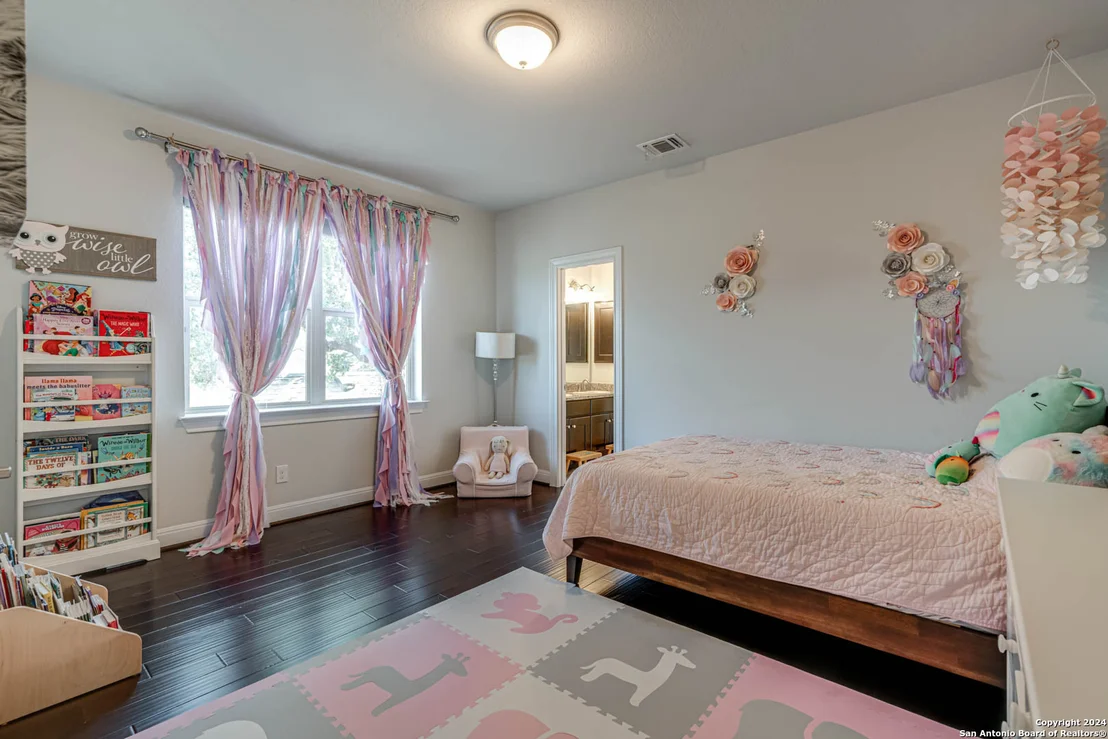 Photo of 17814 HILLSEDGE