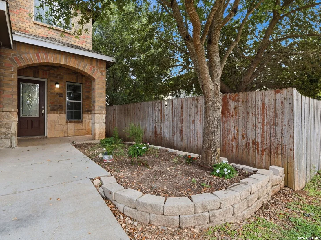 Photo of 414 WALNUT CRST