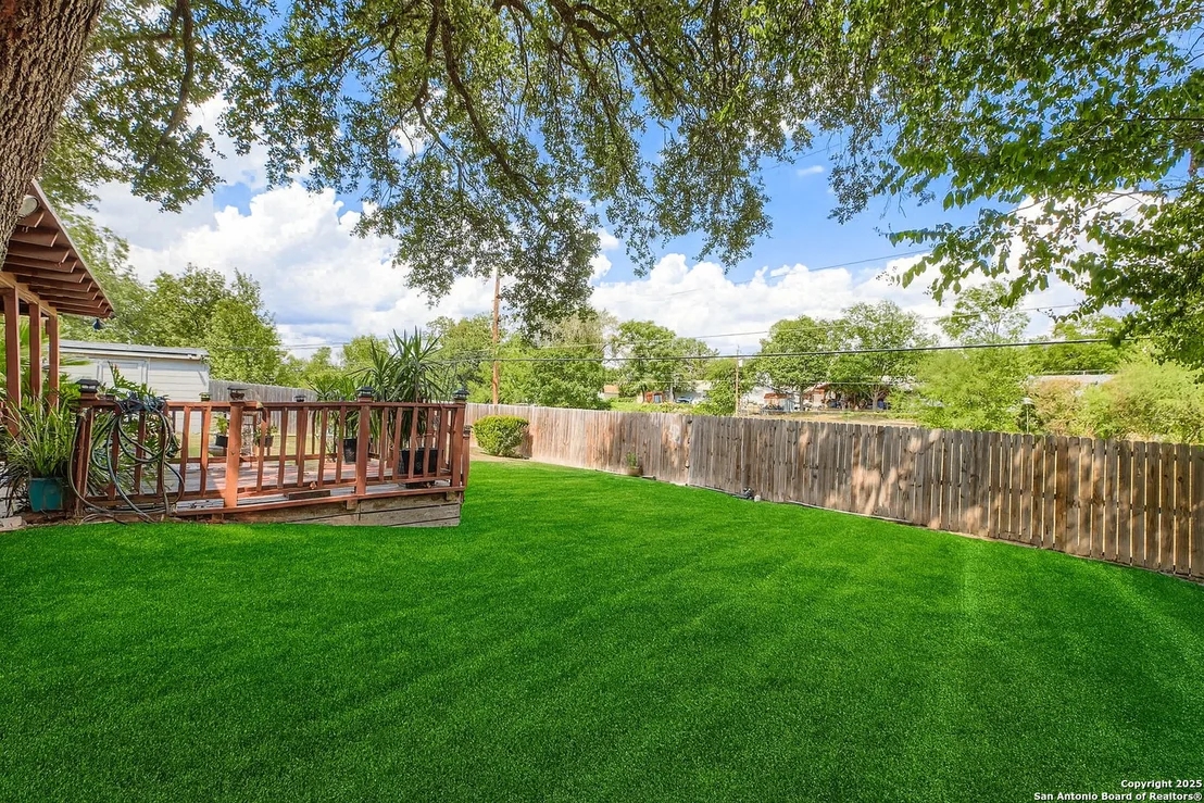 Photo of 6730 Desilu