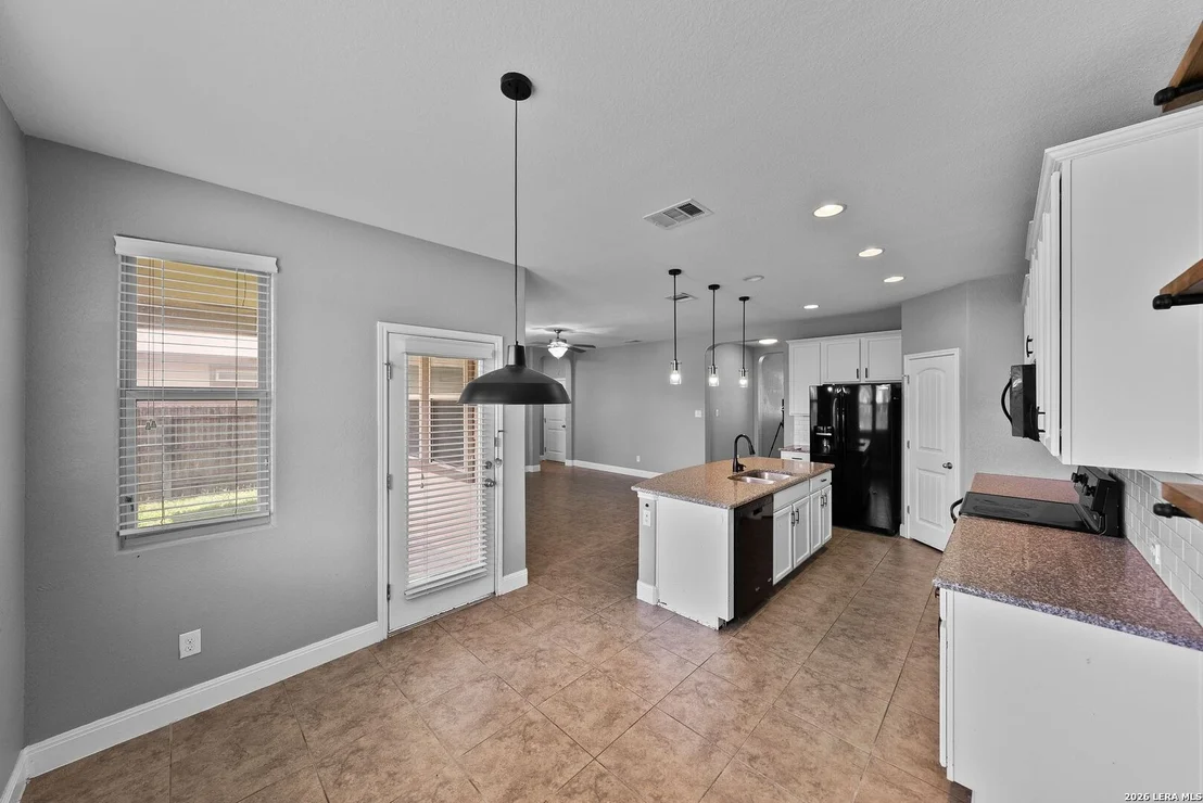 Photo of 2522 Middleground