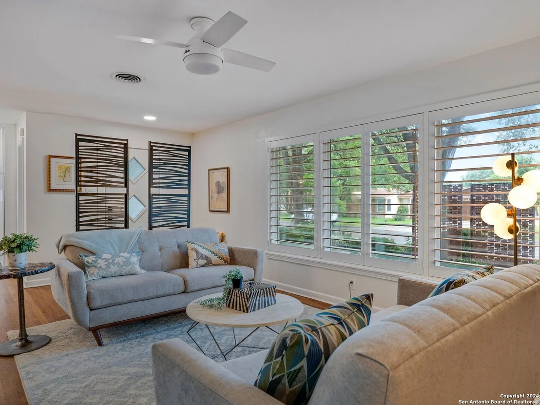 Photo of 534 OAKLEAF DR