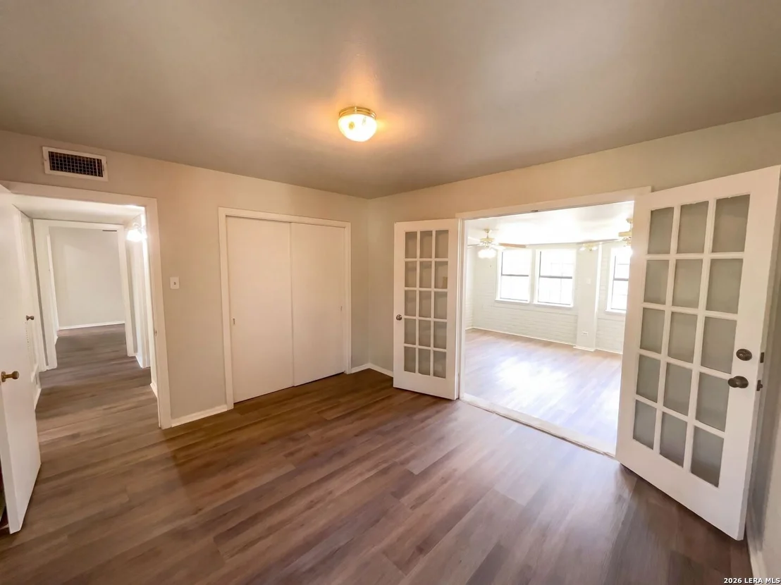 Photo of 222 COLEBROOK DR