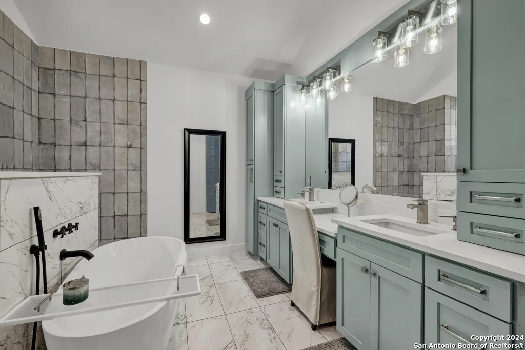 Photo of 384 Eagle Rock
