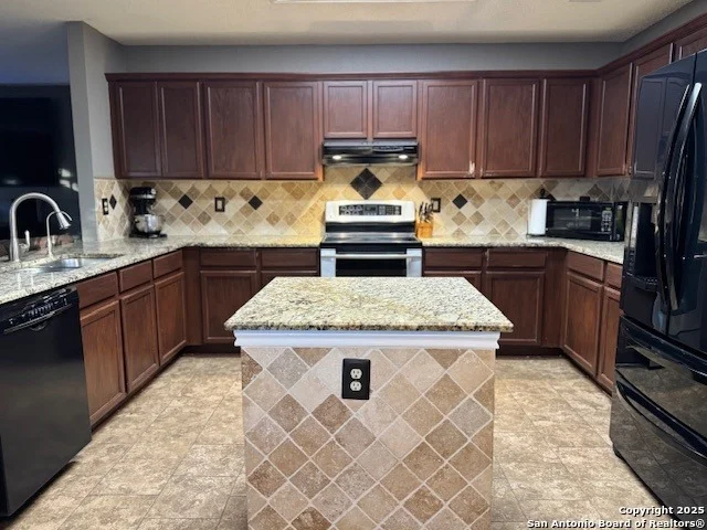 Photo of 9835 diamond cliff