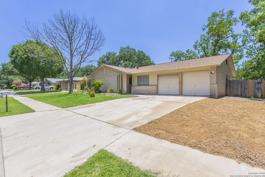 Photo of 6618 N Forest Bend