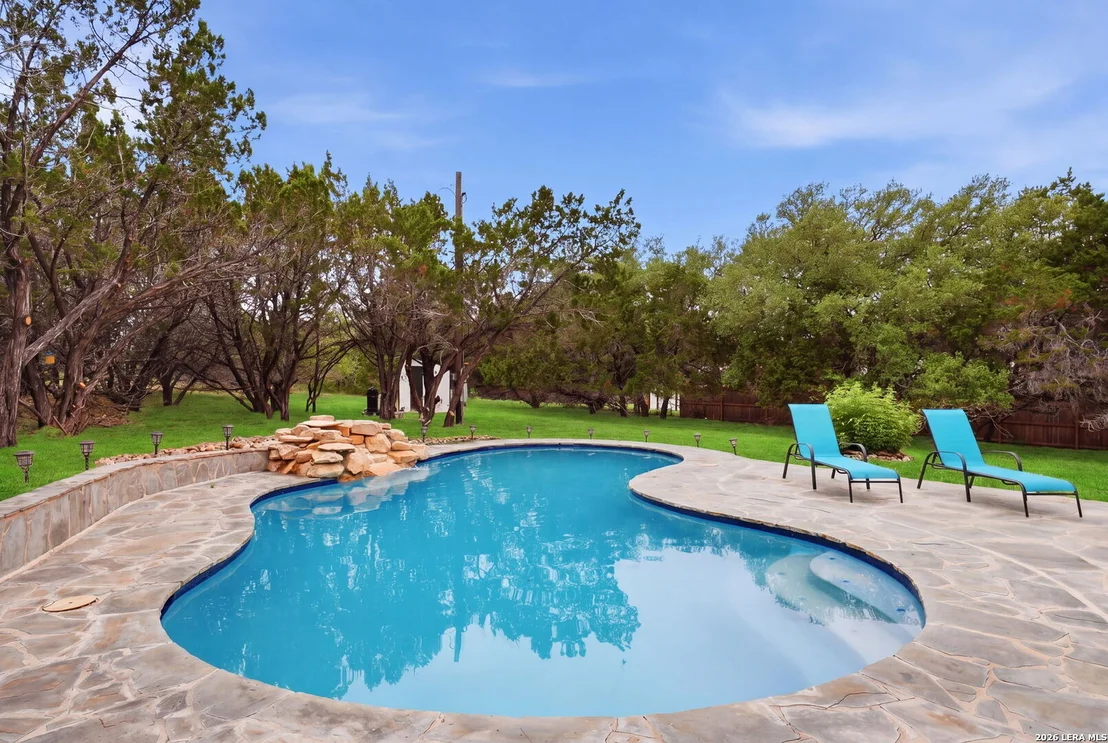 Photo of 150 LAKE VIEW DR