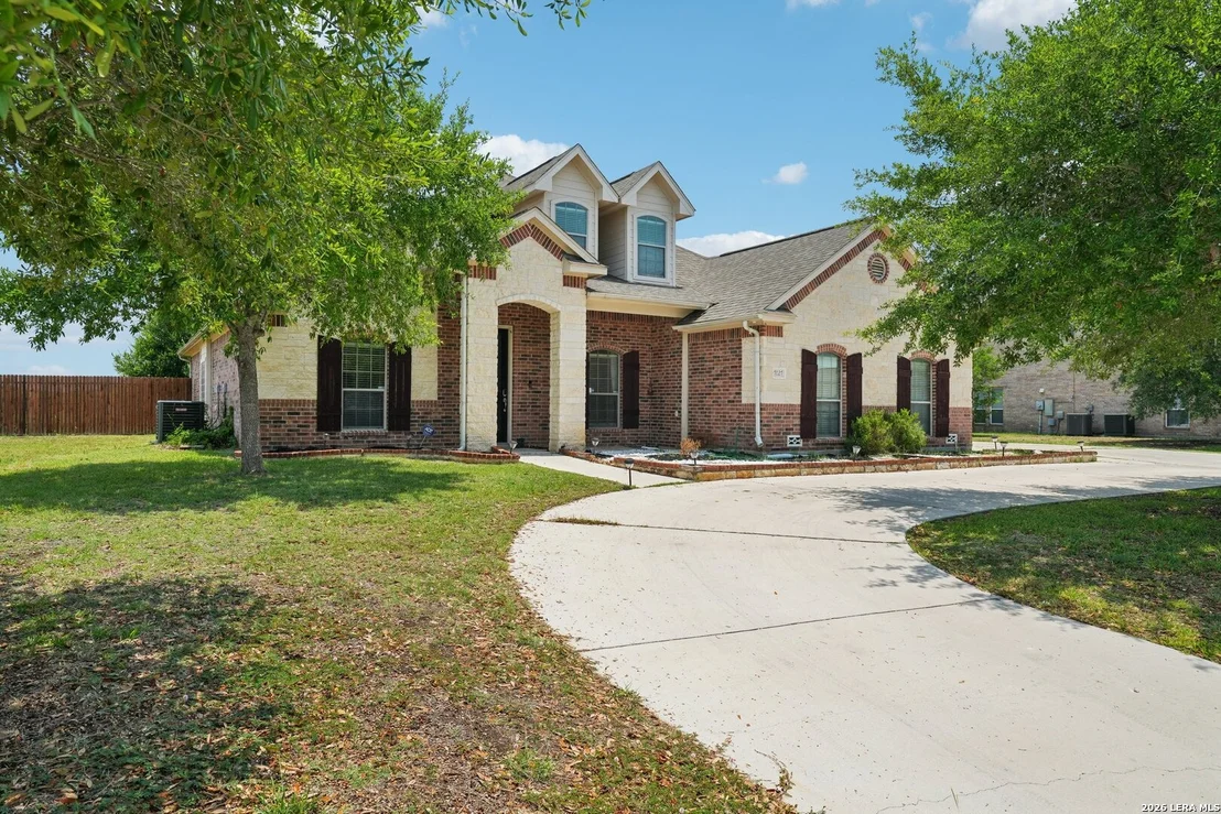 Photo of 7027 LAURA HTS
