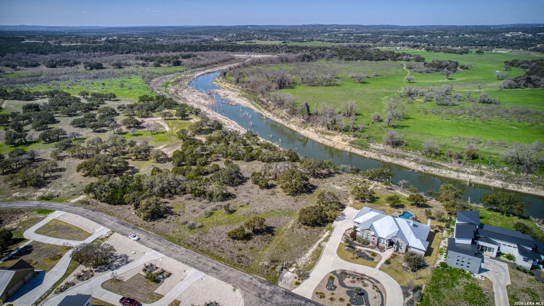 Photo of 365 RIVER CLIFF PL