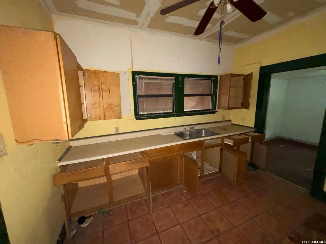Photo of 351 Barrett