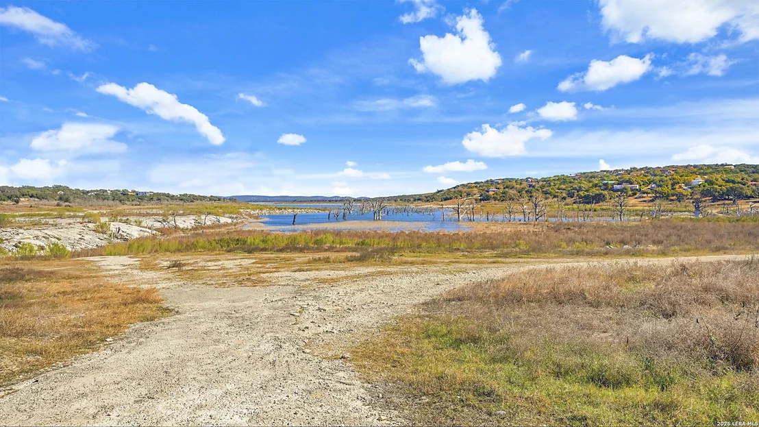 Photo of 132 W Outer Dr