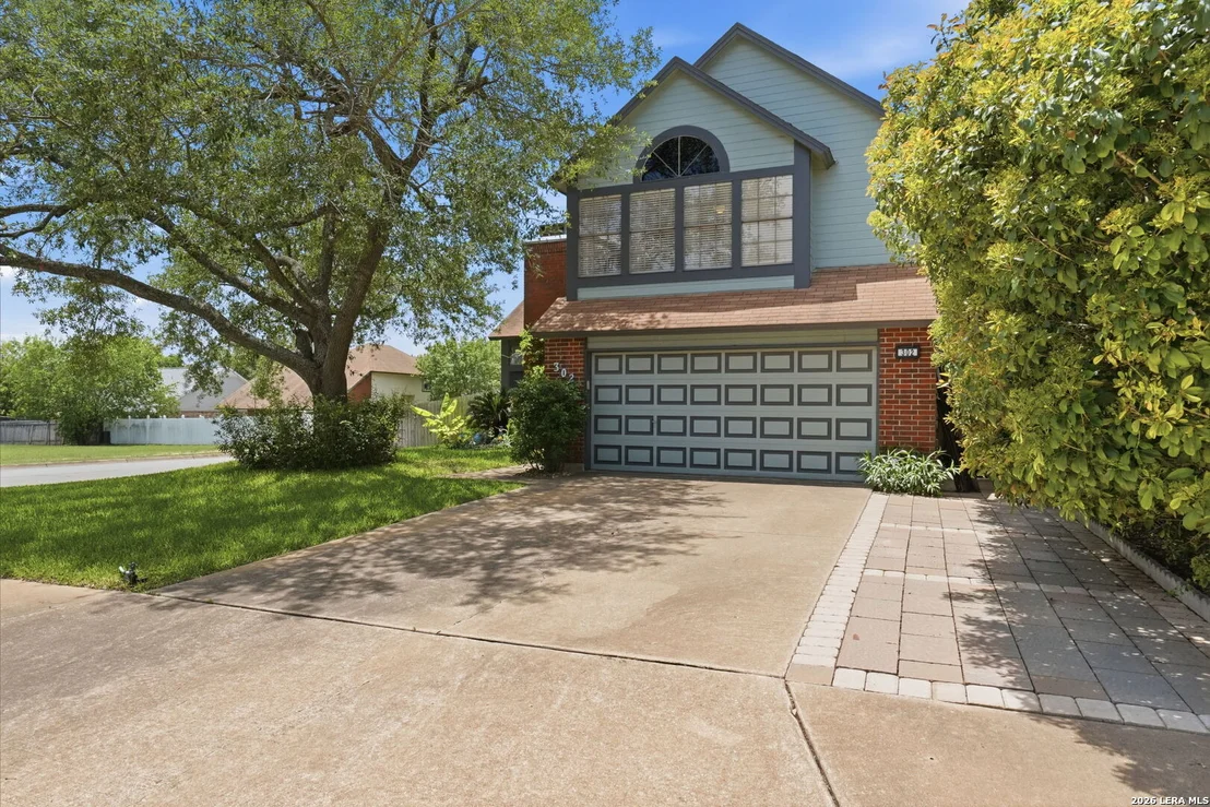Photo of 302 HORNBEAN LN