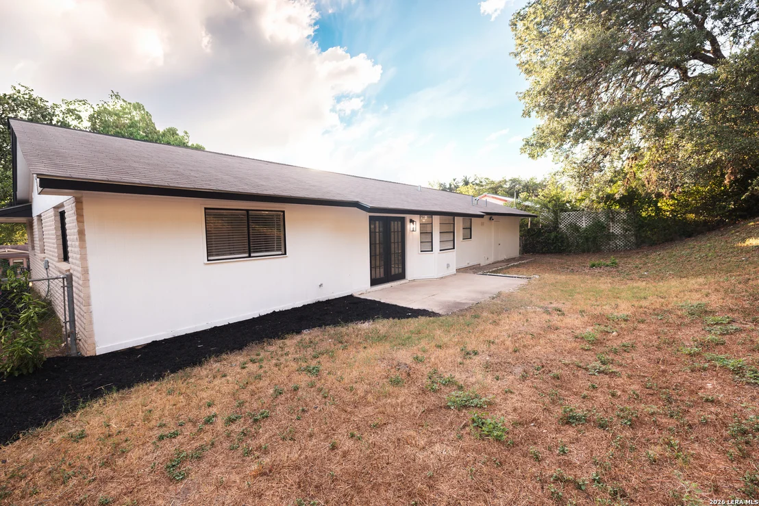Photo of 331 SHIN OAK DR