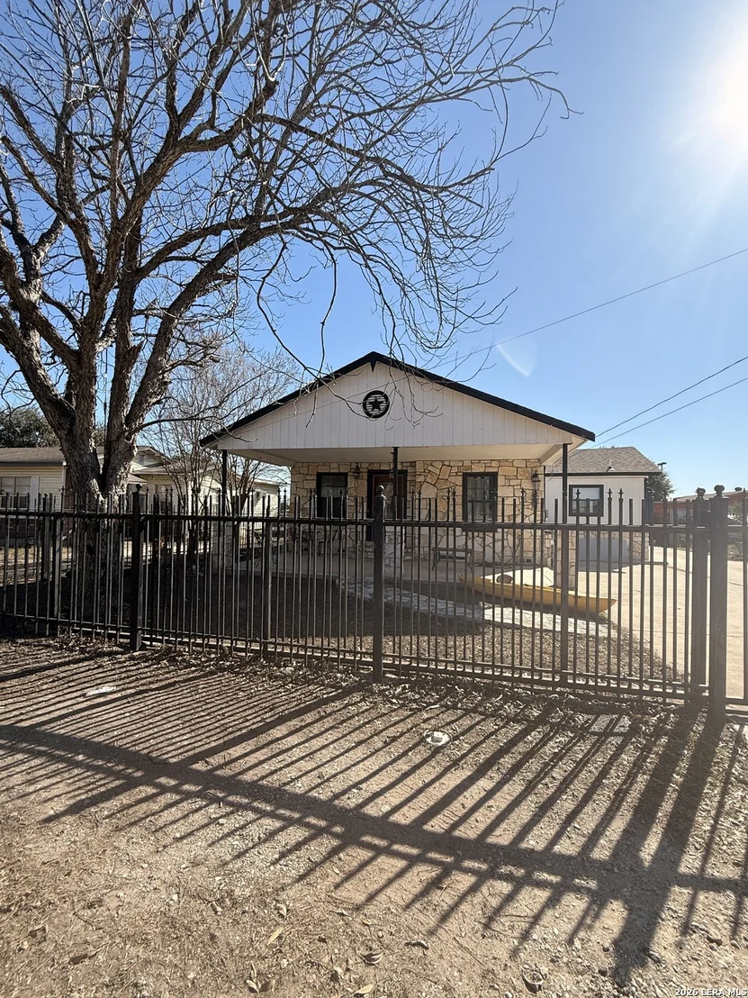 Photo of 834 W Baetz
