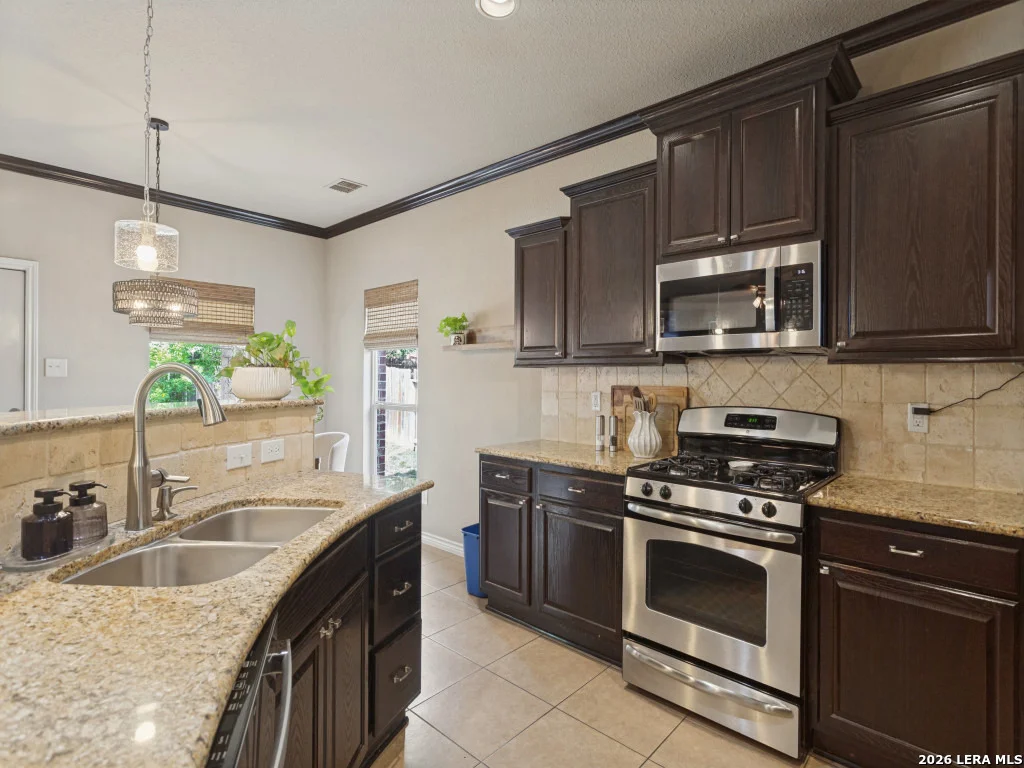 Photo of 21518 PROMONTORY CIR