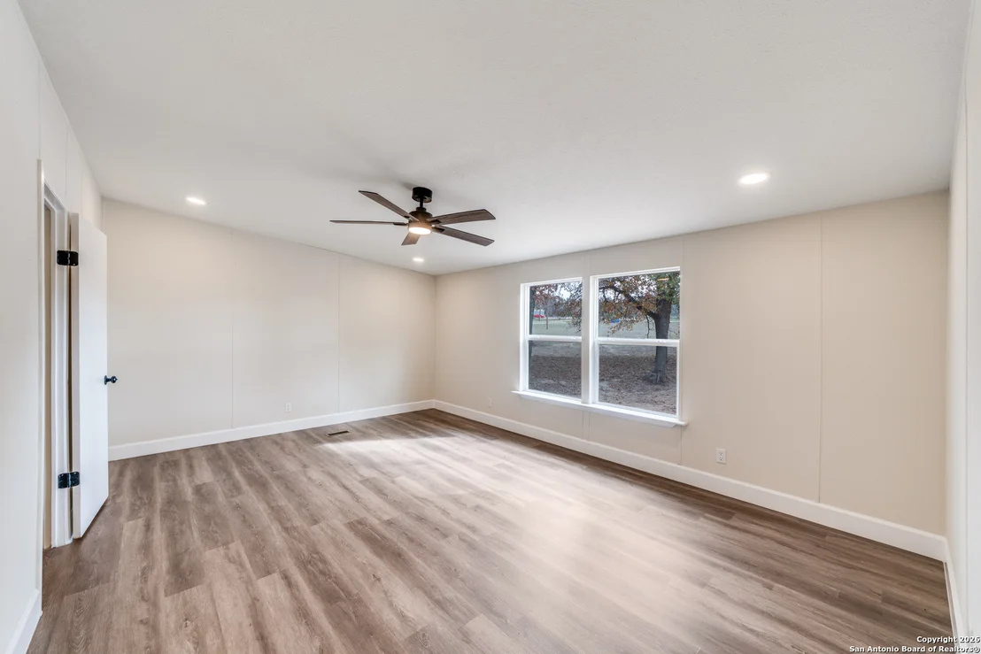 Photo of 551 BIG OAK DR