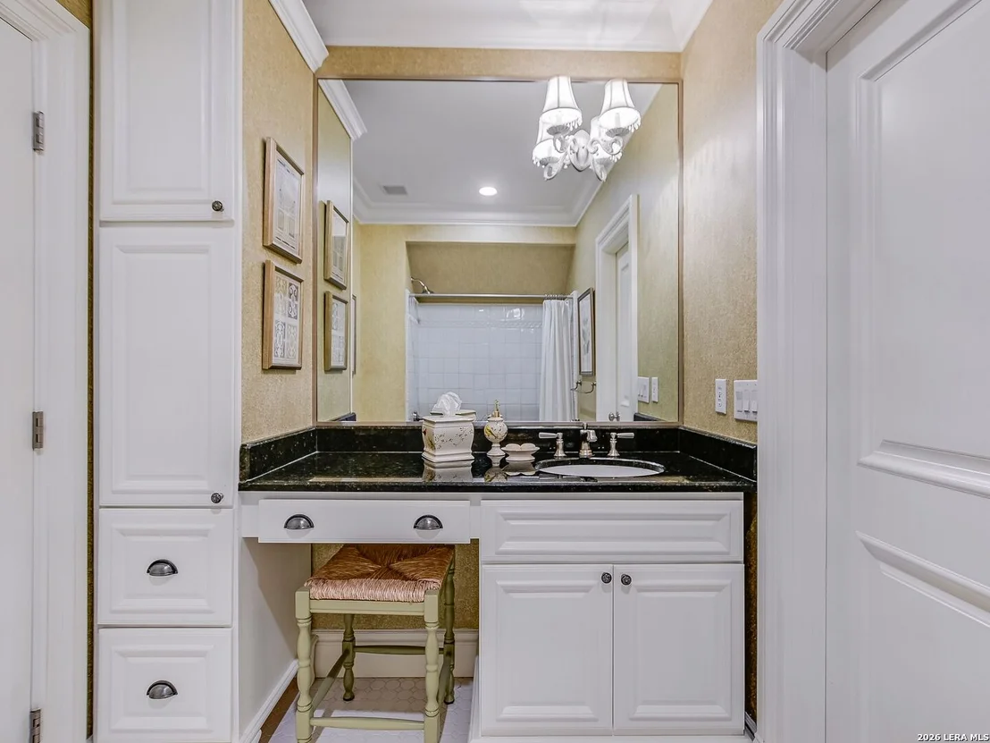 Photo of 914 Moonlight Dr