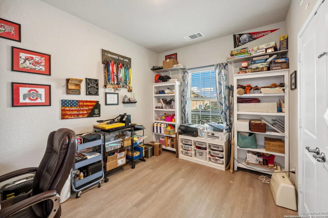 Photo of 11903 PEWEE