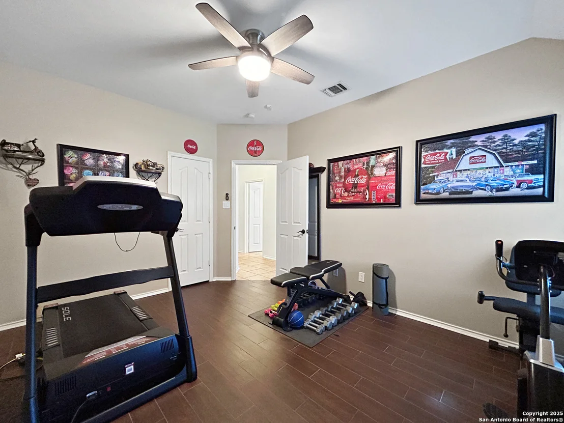 Photo of 1637 Circle Oak