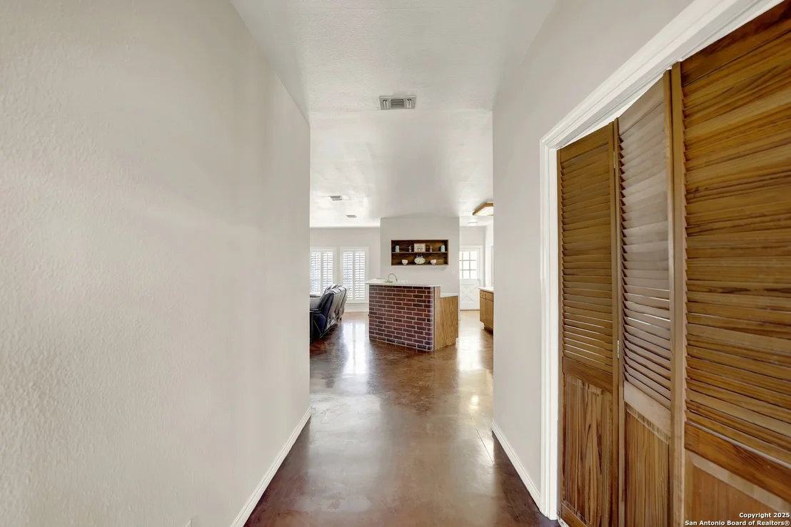 Photo of 330 TWIN OAK