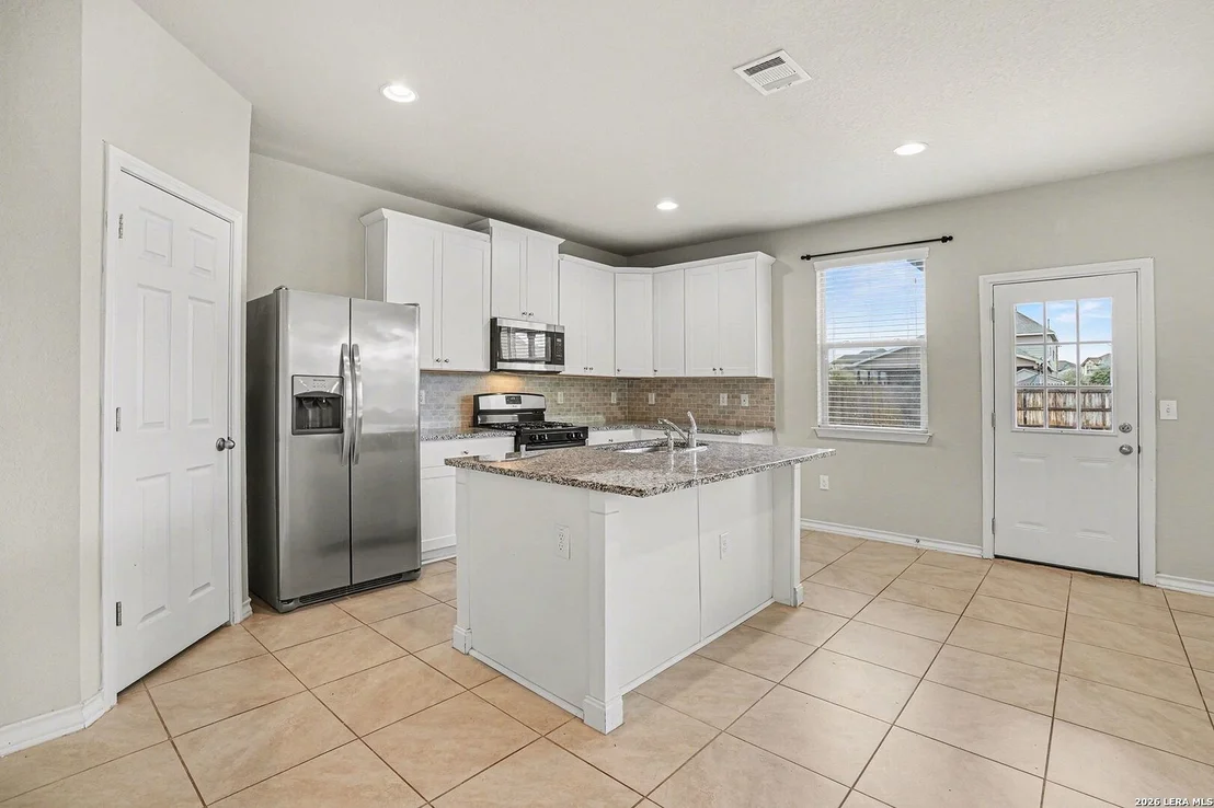Photo of 8807 White Crown