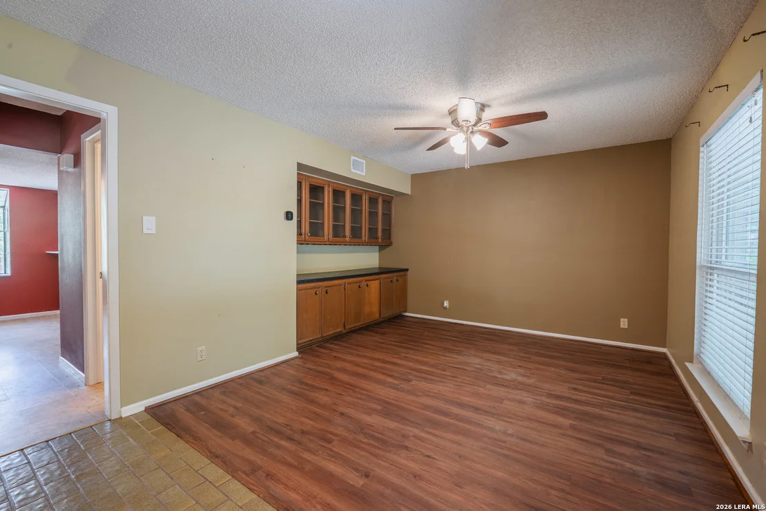 Photo of 5414 Timber Post