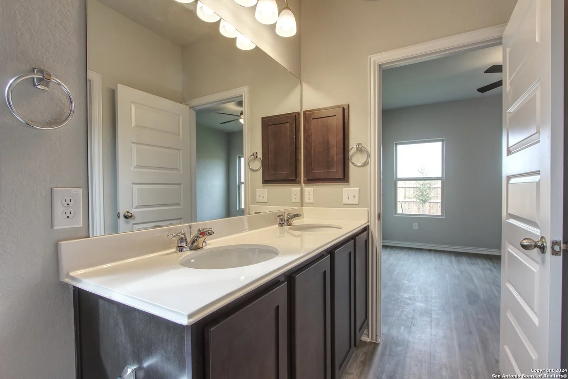 Photo of 5423 Devils Gate