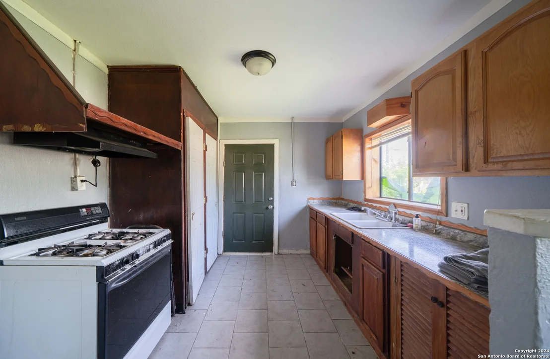 Photo of 102 NEULON DR