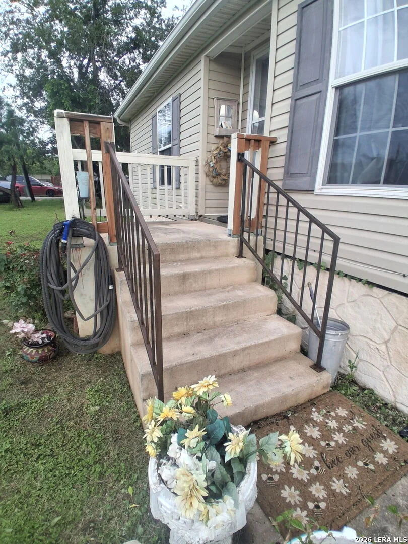 Photo of 1025 COUNTY ROAD 3821