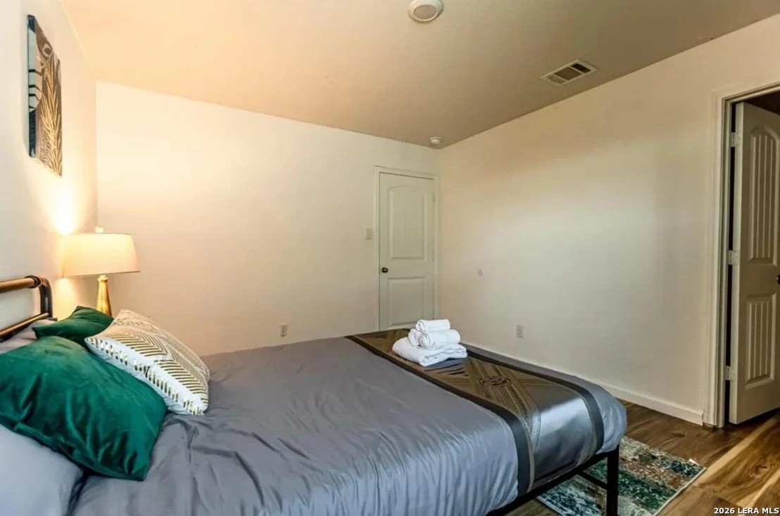 Photo of 3240 Mission Riv