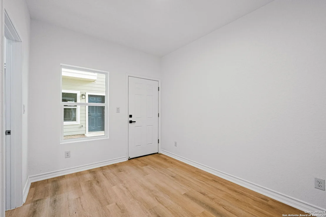 Photo of 1502 S Walters