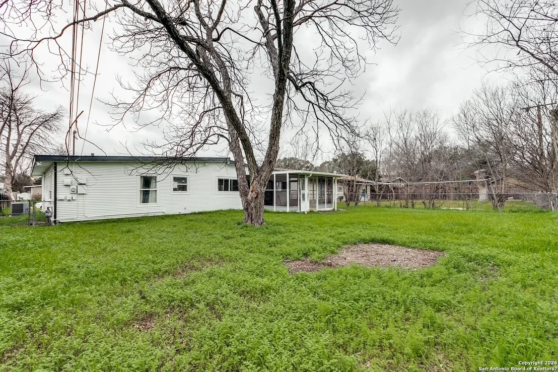 Photo of 115 Antrim Dr