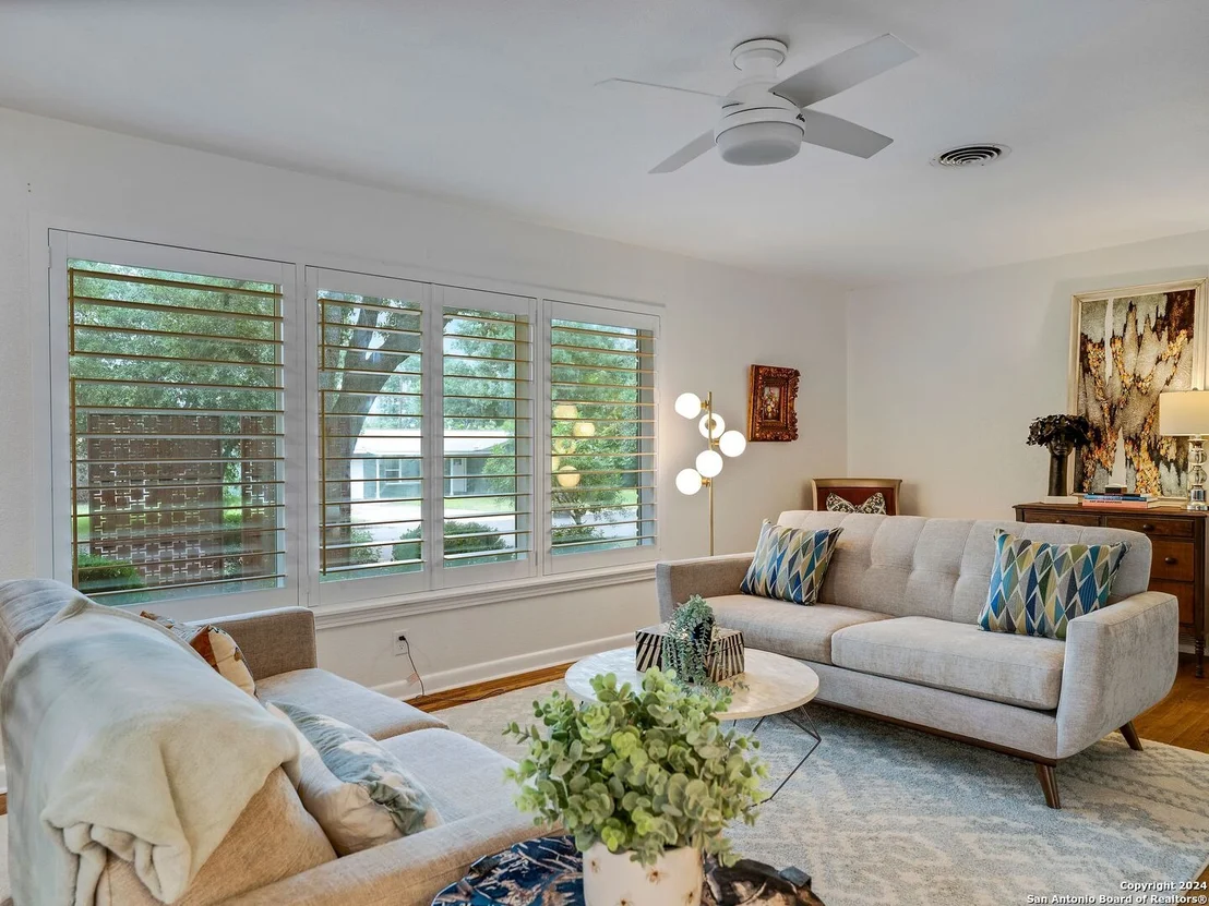 Photo of 534 OAKLEAF DR