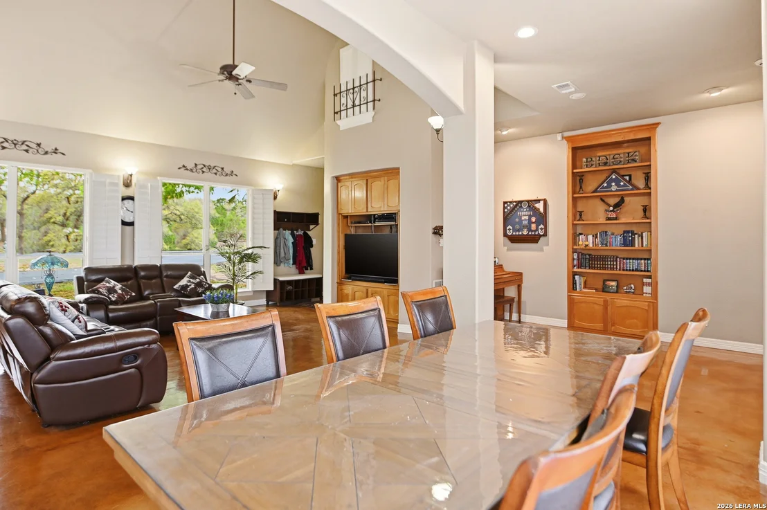 Photo of 752 Taylor Pt