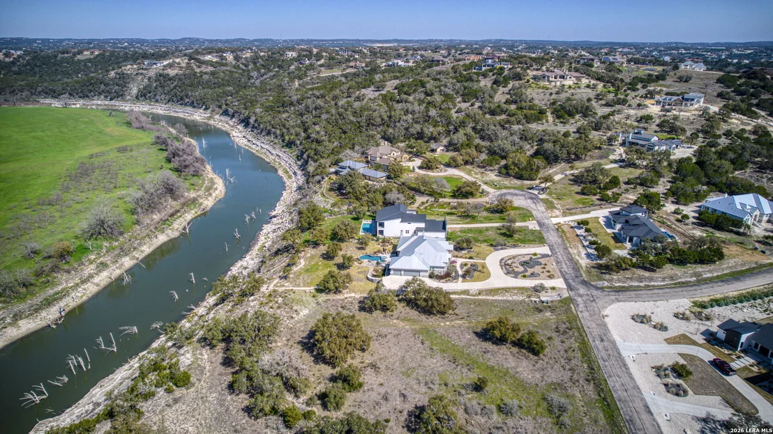Photo of 365 RIVER CLIFF PL